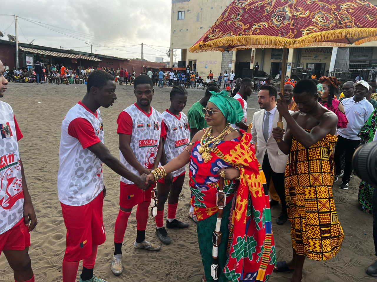  The secret to moving this ancient sphinx screening the time to buy an indoor train.